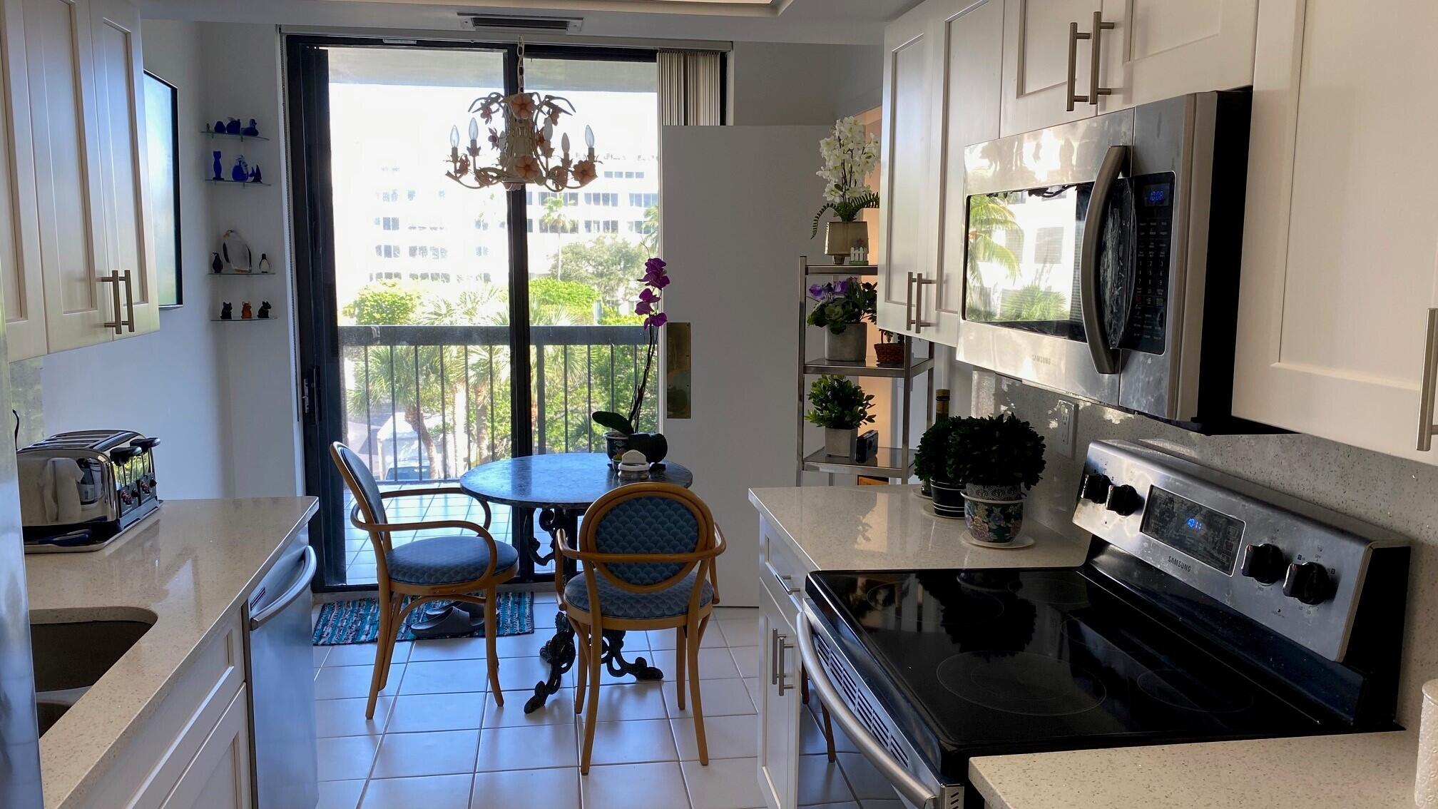 2778 South Ocean Boulevard, Unit 306S Palm Beach, FL 33480 - Photo 6 of 25 kitchen