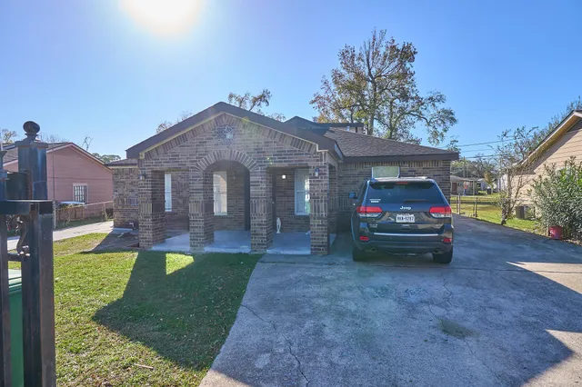 $329,990 | 9010 Linda Vista Road, Houston, TX 77078