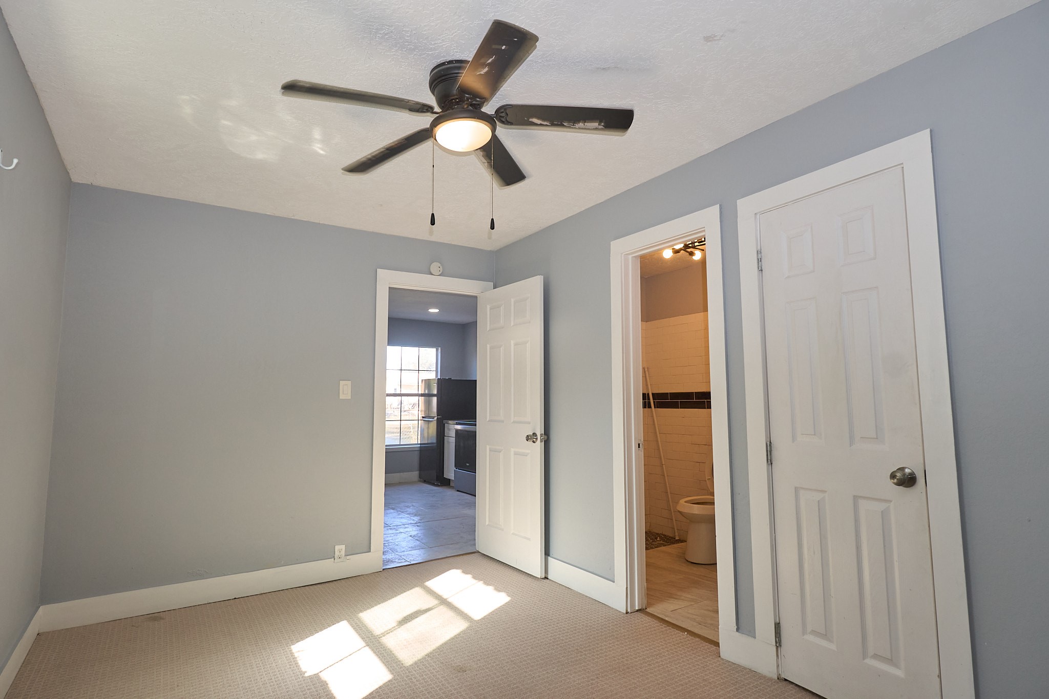9010 Linda Vista Road Houston, TX 77078 - Photo 21 of 24 wooden floor in an empty room with a window