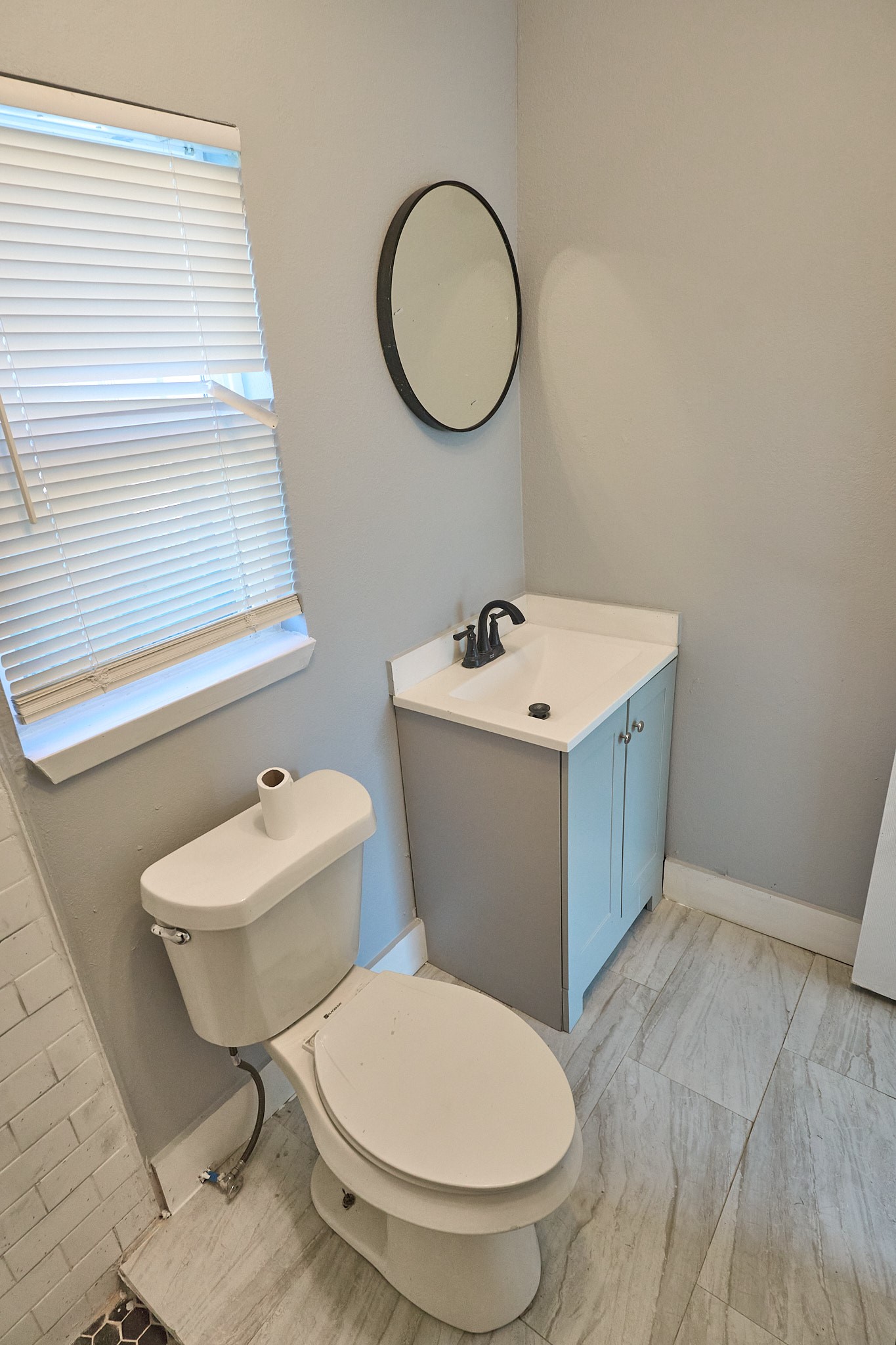 9010 Linda Vista Road Houston, TX 77078 - Photo 23 of 24 a bathroom with a toilet sink and mirror