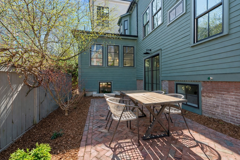 18 Clinton Street, Unit FRONT Cambridge, MA 02139 - Photo 29 of 30