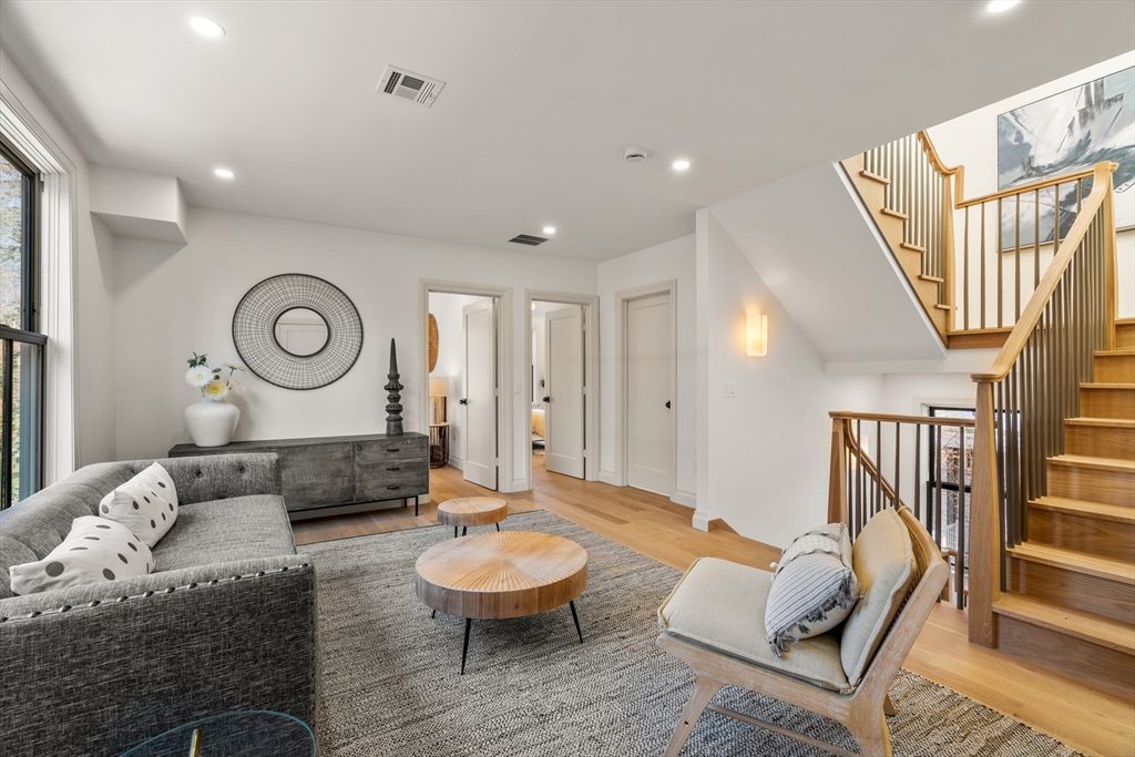 18 Clinton Street, Unit FRONT Cambridge, MA 02139 - Photo 9 of 30