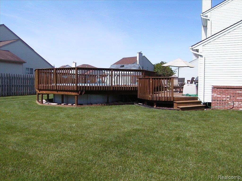 44433 Ridgefield Road Canton, MI 48188 - Photo 19 of 25 Deck & Pool