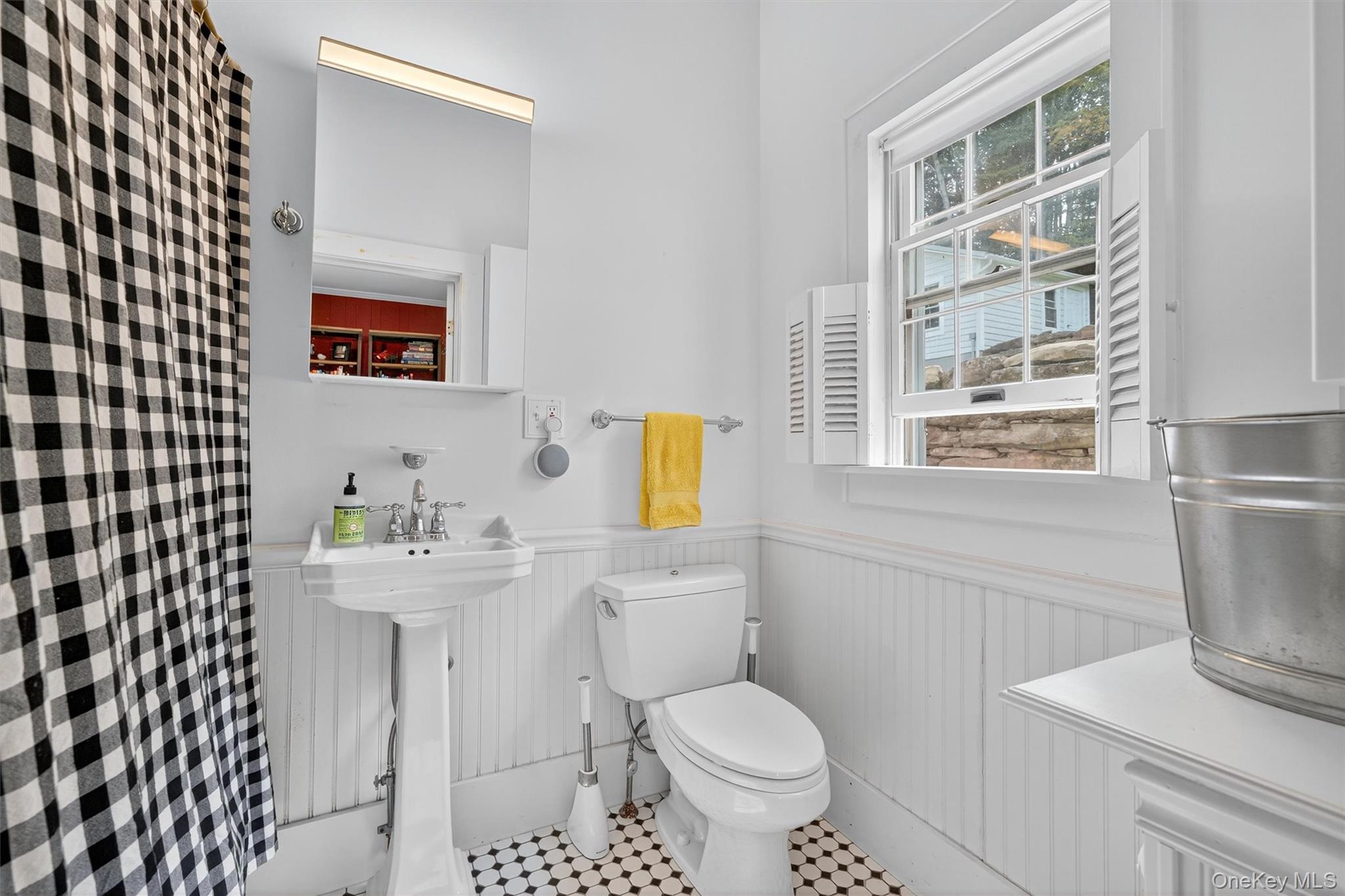 1657 River Road Damascus, PA 18415 - Photo 13 of 43 Full bath with toilet and a wainscoted wall