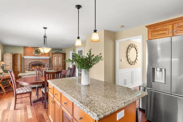 $649,900 | 221 Sauk Drive, Batavia, IL 60510
