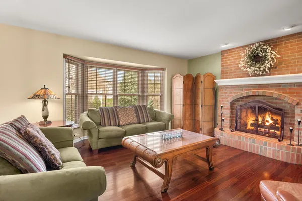 $649,900 | 221 Sauk Drive, Batavia, IL 60510