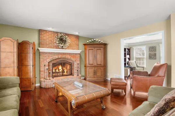 $649,900 | 221 Sauk Drive, Batavia, IL 60510