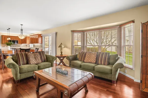 $649,900 | 221 Sauk Drive, Batavia, IL 60510