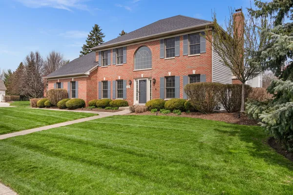 $649,900 | 221 Sauk Drive, Batavia, IL 60510