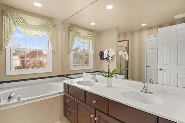 $649,900 | 221 Sauk Drive, Batavia, IL 60510