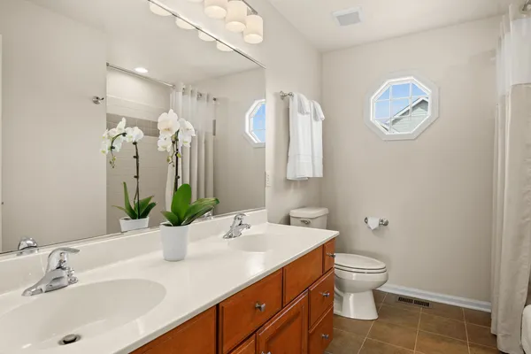 $649,900 | 221 Sauk Drive, Batavia, IL 60510