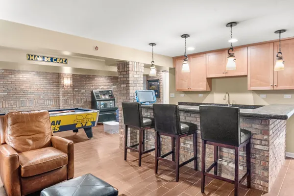 $649,900 | 221 Sauk Drive, Batavia, IL 60510