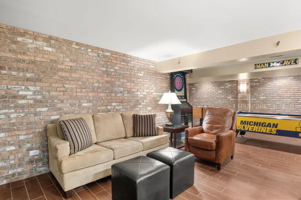 $649,900 | 221 Sauk Drive, Batavia, IL 60510