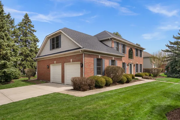 $649,900 | 221 Sauk Drive, Batavia, IL 60510