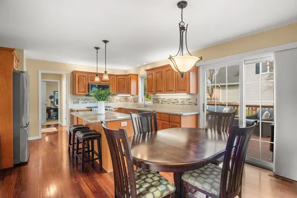 $649,900 | 221 Sauk Drive, Batavia, IL 60510
