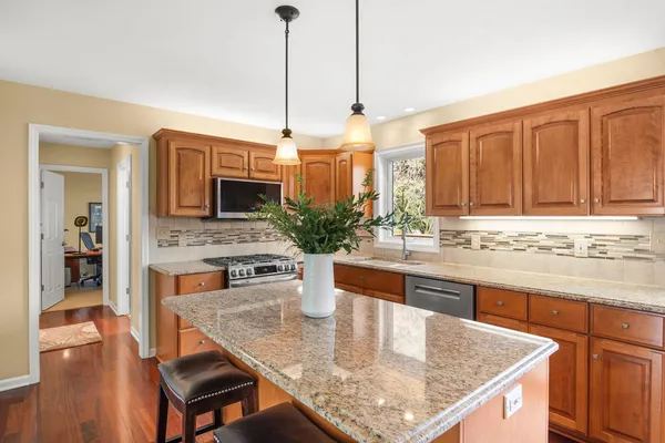$649,900 | 221 Sauk Drive, Batavia, IL 60510