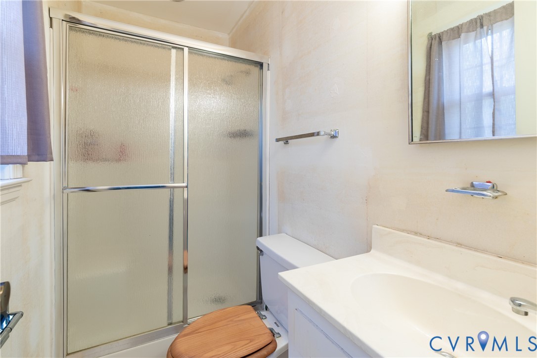 3317 Hastings Road Petersburg, VA 23805 - Photo 13 of 25 a bathroom with a tub and shower