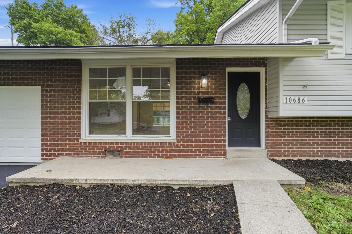 10686 Chelmsford Road Cincinnati, OH 45240 - Photo 4 of 43