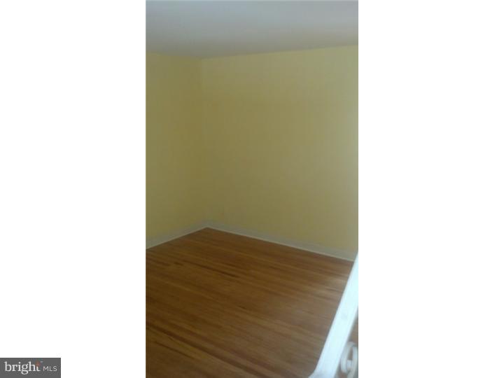 1635 Merribrook Road Philadelphia, PA 19151 - Photo 6 of 12 Living Room