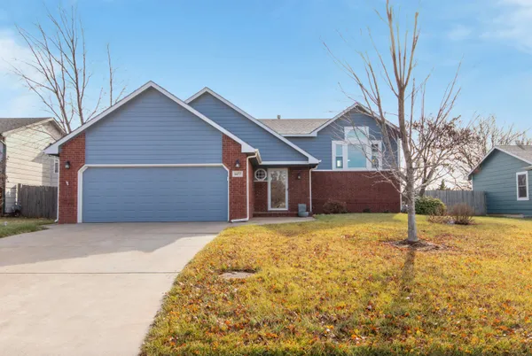 $230,000 | 1677 Prairie Run Circle, Mulvane, KS 67110