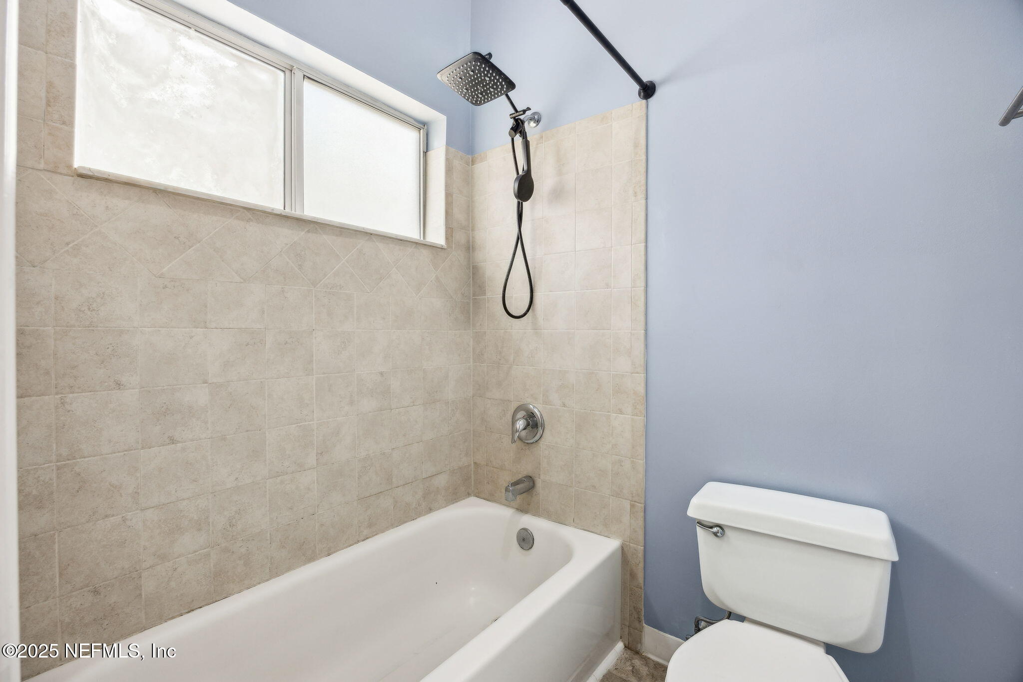 86001 Grant Place Yulee, FL 32097 - Photo 14 of 26 a bathroom with a toilet and a bathtub