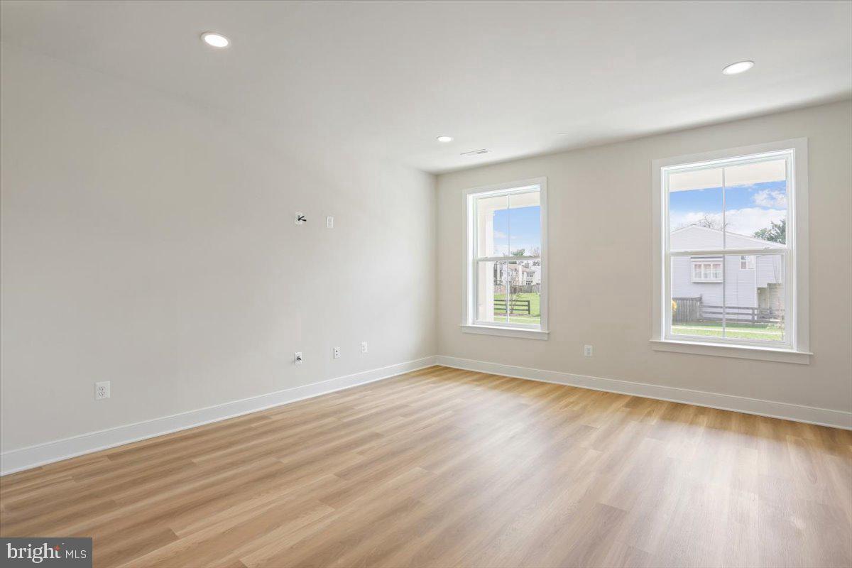 102 Allen Lane Poolesville, MD 20837 - Photo 22 of 76 Living Room