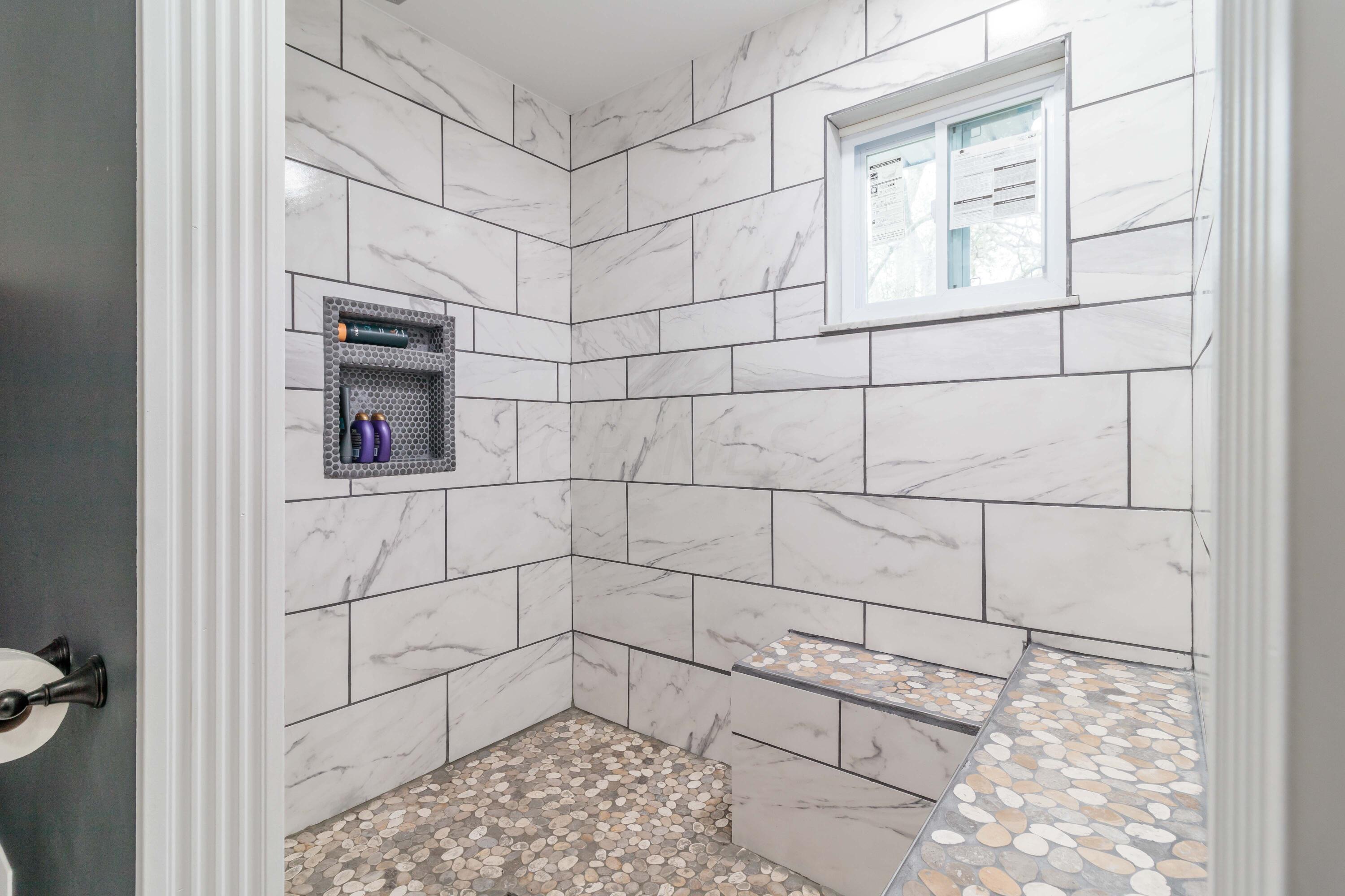 4420 Kenfield Road Columbus, OH 43224 - Photo 20 of 42 Shower