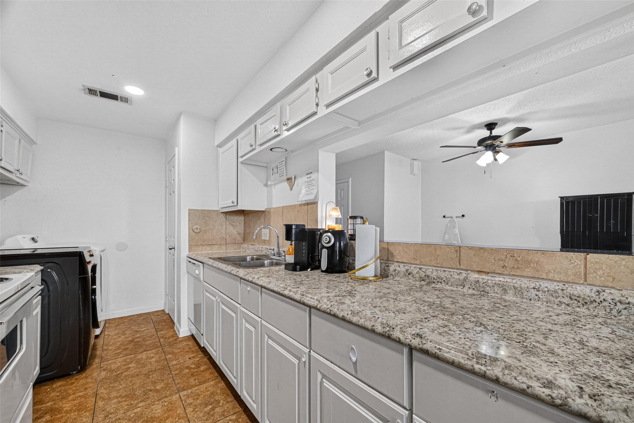 15507 Aldine Westfield Road Houston, TX 77032 - Photo 10 of 41