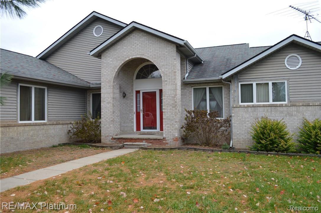 8256 Antcliff Road Howell, MI 48855 - Photo 1 of 26 DSC_0445.JPG