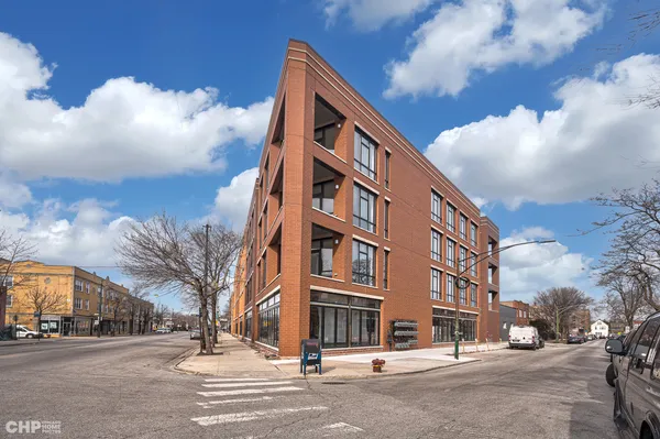 $3,300 | 3114 North Ridgeway Avenue, Unit 302, Chicago, IL 60618
