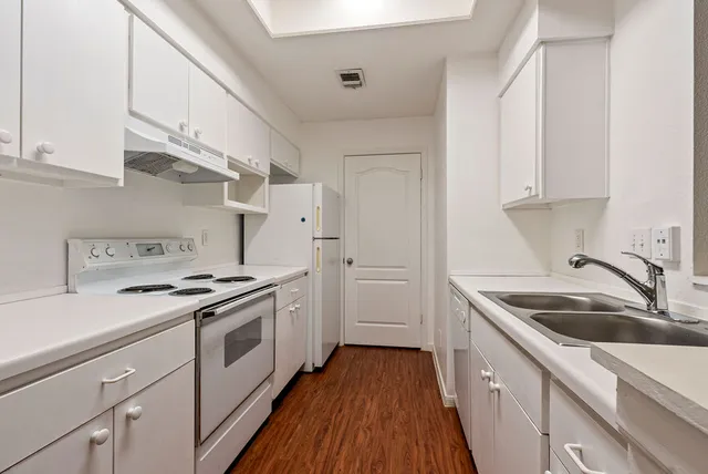 $1,250 | 6000 Shepherd Mountain Cove, Unit 1605, Austin, TX 78730