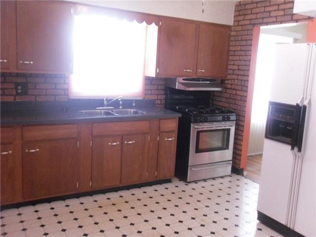 1616 Berkeley Road Columbus, OH 43207 - Photo 3 of 11