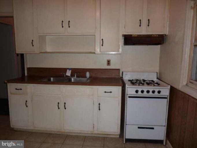 12002 Dewey Road Silver Spring, MD 20906 - Photo 8 of 12 Kitchen