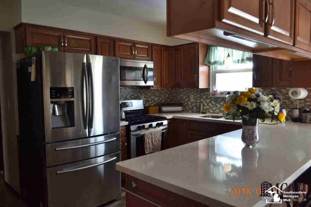 2001 Ida Maybee Road Monroe, MI 48162 - Photo 4 of 15 Eat-in Kitchen