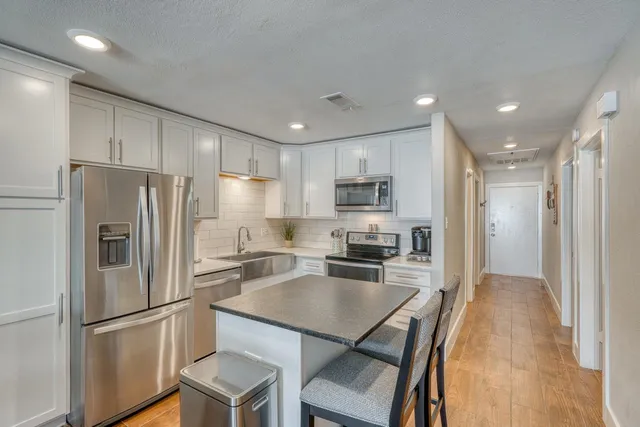 $559,000 | 104 Cove East, Unit 207, Horseshoe Bay, TX 78657