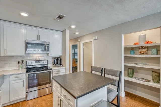 $559,000 | 104 Cove East, Unit 207, Horseshoe Bay, TX 78657