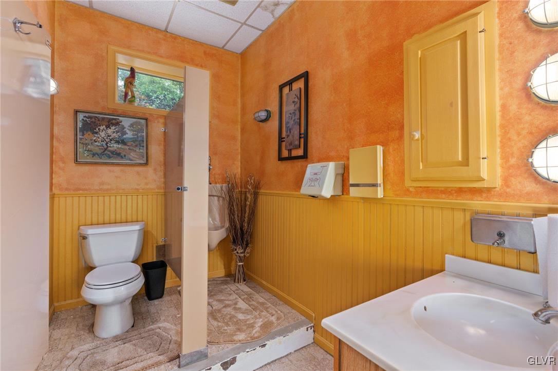 81 Palmer Road Bangor, PA 18013 - Photo 30 of 50 a bathroom with a sink a toilet and shower