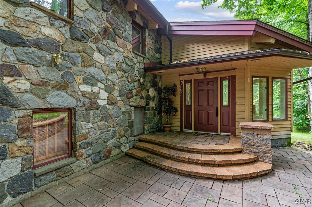 81 Palmer Road Bangor, PA 18013 - Photo 6 of 50 a front view of a house with a fountain