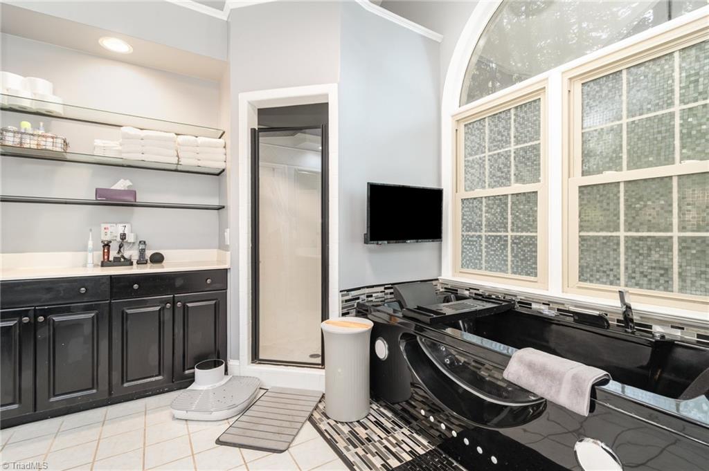 2512 Burch Point High Point, NC 27265 - Photo 16 of 37 Master Bath