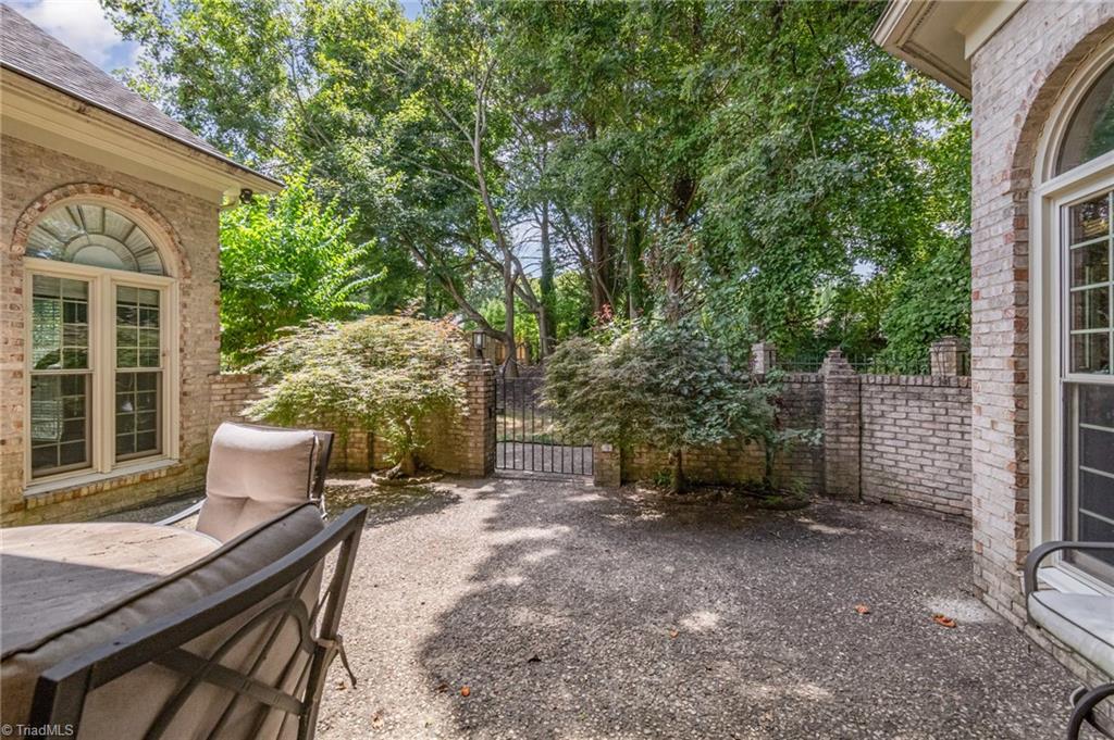 2512 Burch Point High Point, NC 27265 - Photo 4 of 37