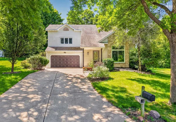 $559,900 | 10 Rylant Circle, Madison, WI 53719