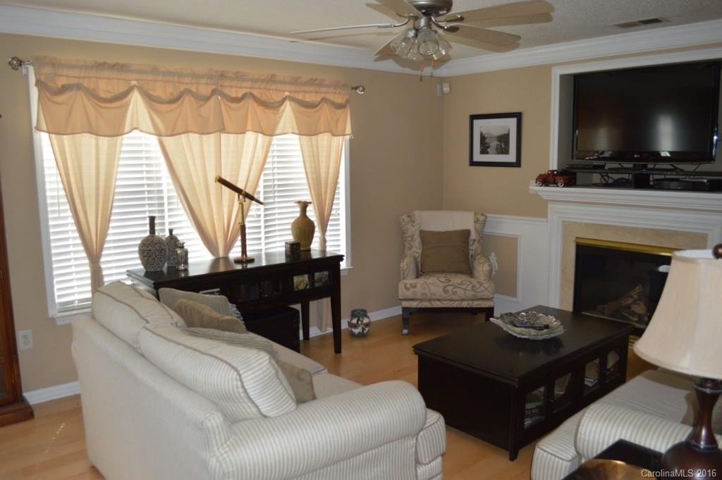 8108 Trotter Road Charlotte, NC 28216 - Photo 3 of 24 Gallery Image 3