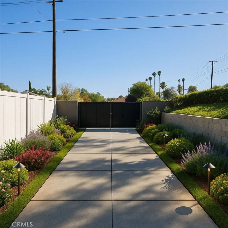 464 West E Street Colton, CA 92324 - Photo 15 of 21 a view of a balcony with chairs