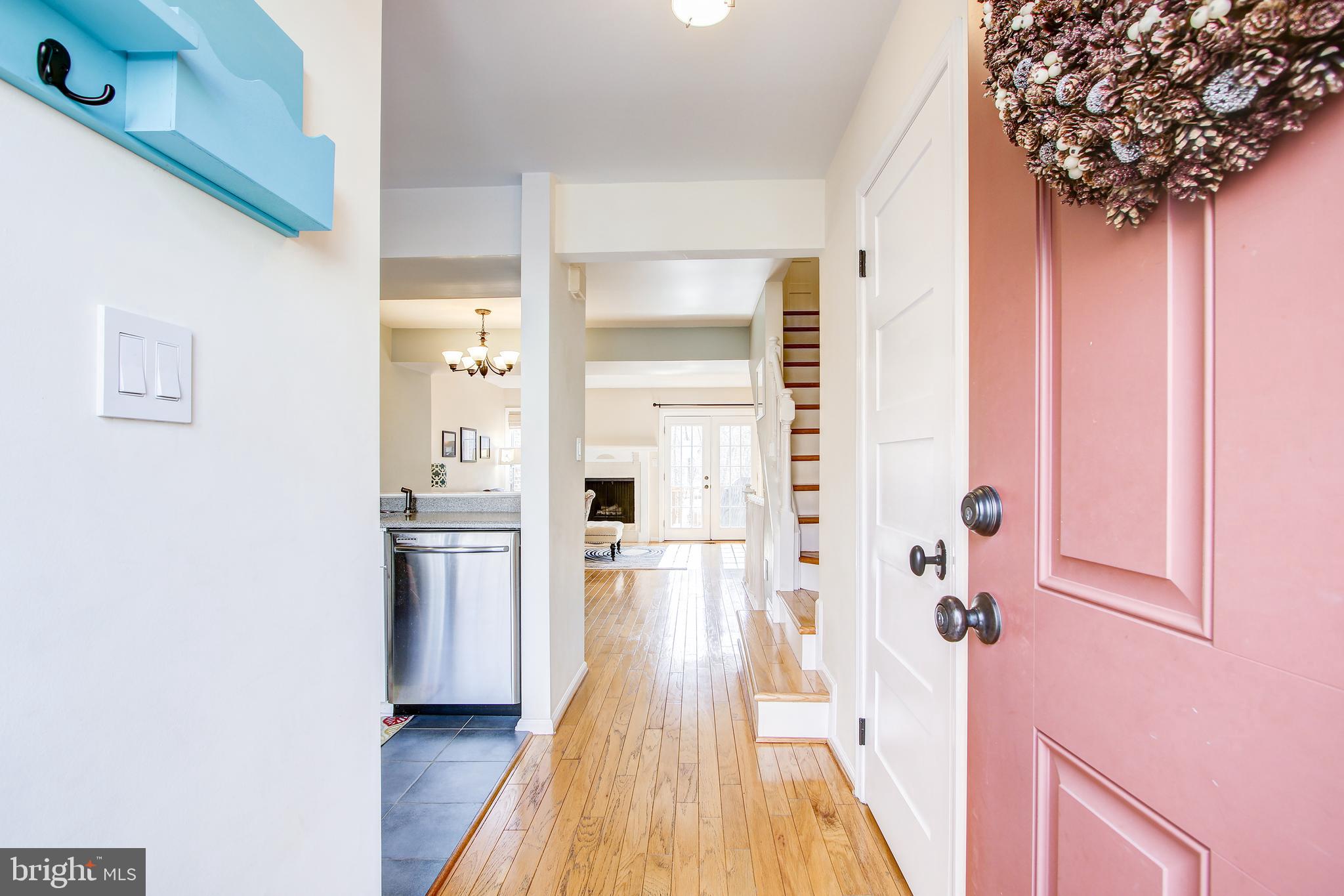 2002 Derby Ridge Lane, Unit 4 Silver Spring, MD 20910 - Photo 5 of 47 Entryway