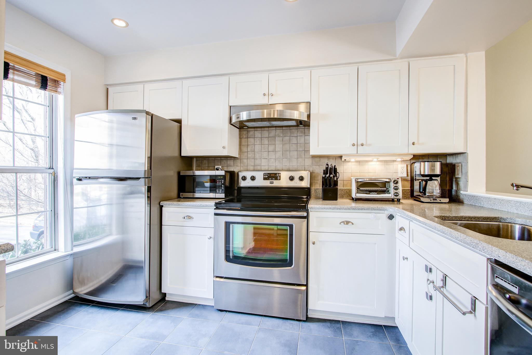 2002 Derby Ridge Lane, Unit 4 Silver Spring, MD 20910 - Photo 6 of 47 Kitchen