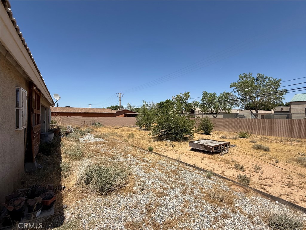15355 Wanaque Road Apple Valley, CA 92307 - Photo 4 of 8 Side yard for RV parking