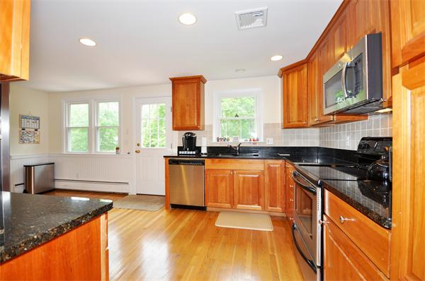 289 Davis Road Bedford, MA 01730 - Photo 3 of 24 Gallery Image 3