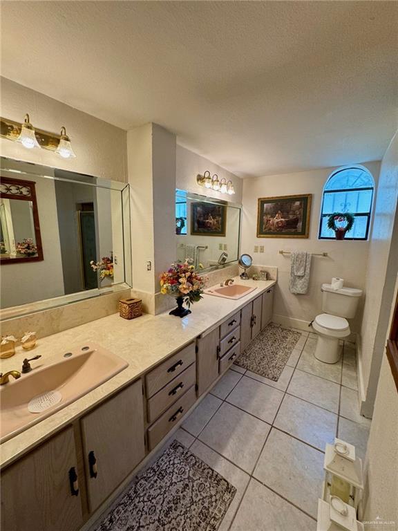3813 North Taylor Road Mission, TX 78573 - Photo 14 of 29 a spacious bathroom with a double vanity sink a mirror and a bathtub