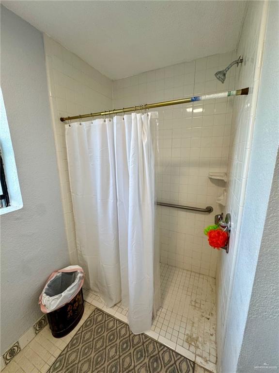 3813 North Taylor Road Mission, TX 78573 - Photo 17 of 29 a bathroom with a shower