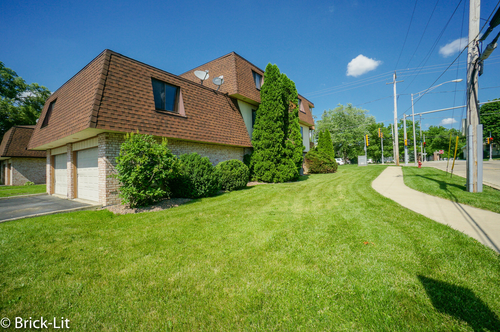 19444 Wolf Road, Unit 3 Mokena, IL 60448 - Photo 4 of 18 a view of a house with backyard and garden